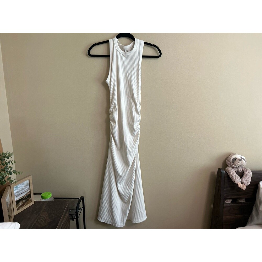 A new day cream, small cinched, ribbed dress
